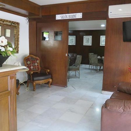 Hotel Huizache Saltillo Kültér fotó