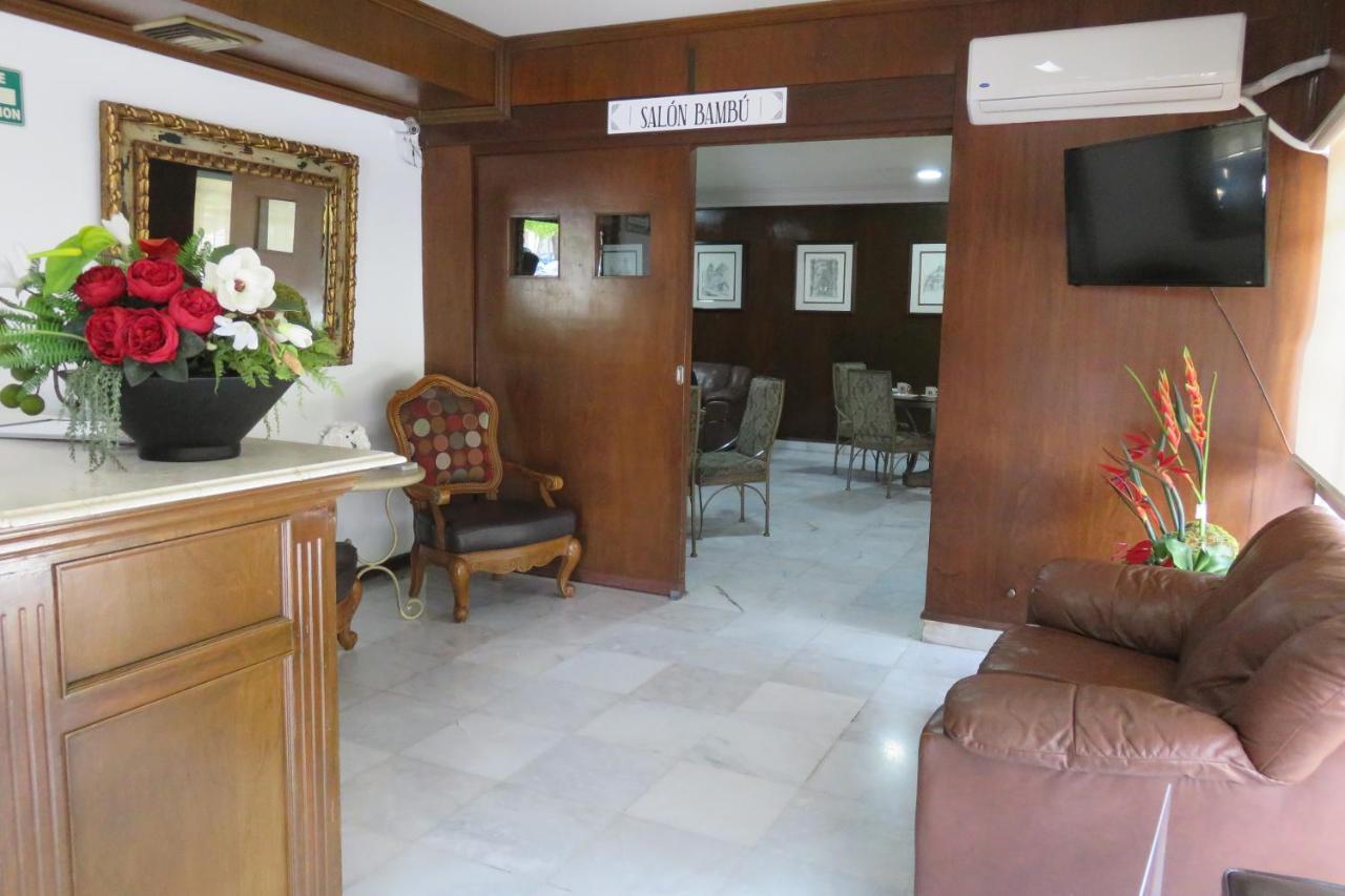 Hotel Huizache Saltillo Kültér fotó